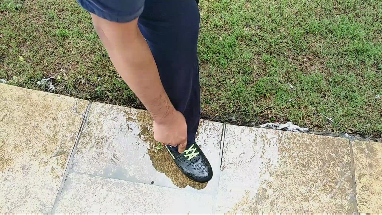How to take an in-swinging shot