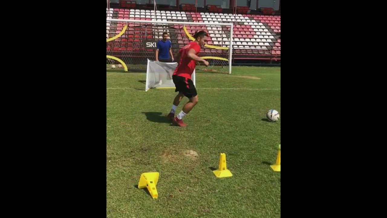 Football Skills And Drills: Featuring Thailand Football International Adisorn Promrak