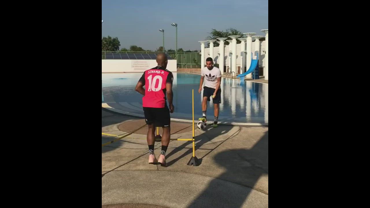 Former Liverpool Player & Atletico Madrid, Florent Sinama Pongolle, Shows Off His Insane Football Skills: Football Skills Video