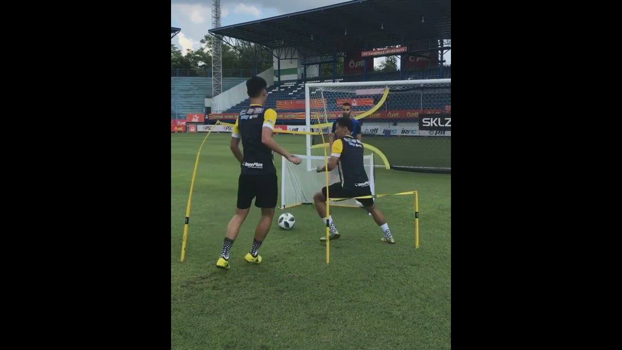 Football Skills and drills Featuring Thai League Players AidaAudii Jujeen And Powaret Arjviboonporn