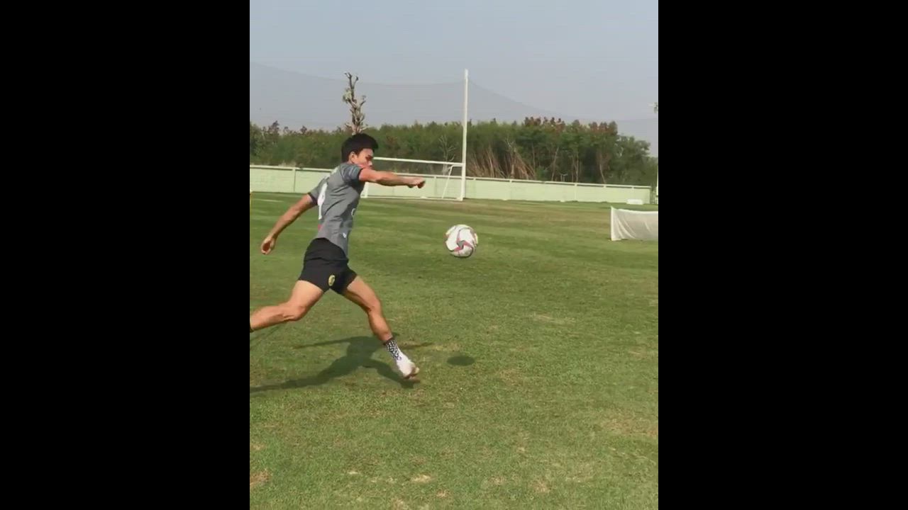 Football Skills And Drills: Featuring The Thailand National Football Team