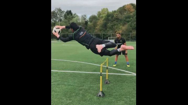 Football Skills: Thailand National Team Goalkeeper Kawin Thamsatchanan