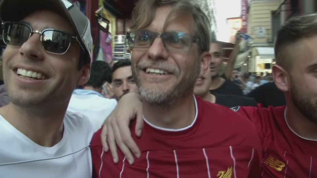 Champions League: Jurgen Klopp look-alike mobbed by Liverpool fans