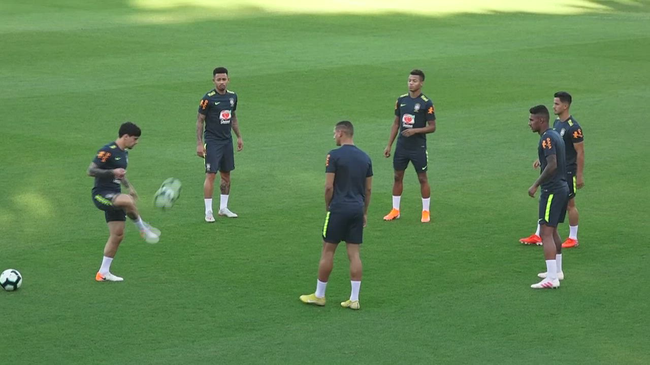 Copa America : Brazil's Richarlison receives ear flicks after losing training drill