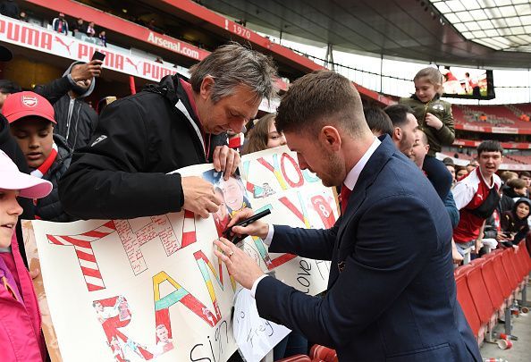 Aaron Ramsey greeted by Juventus fans on the first day