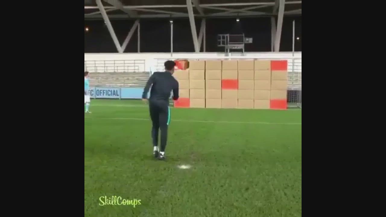 Football skills: Raheem Sterling and Kevin De Bruyne trickshots battle