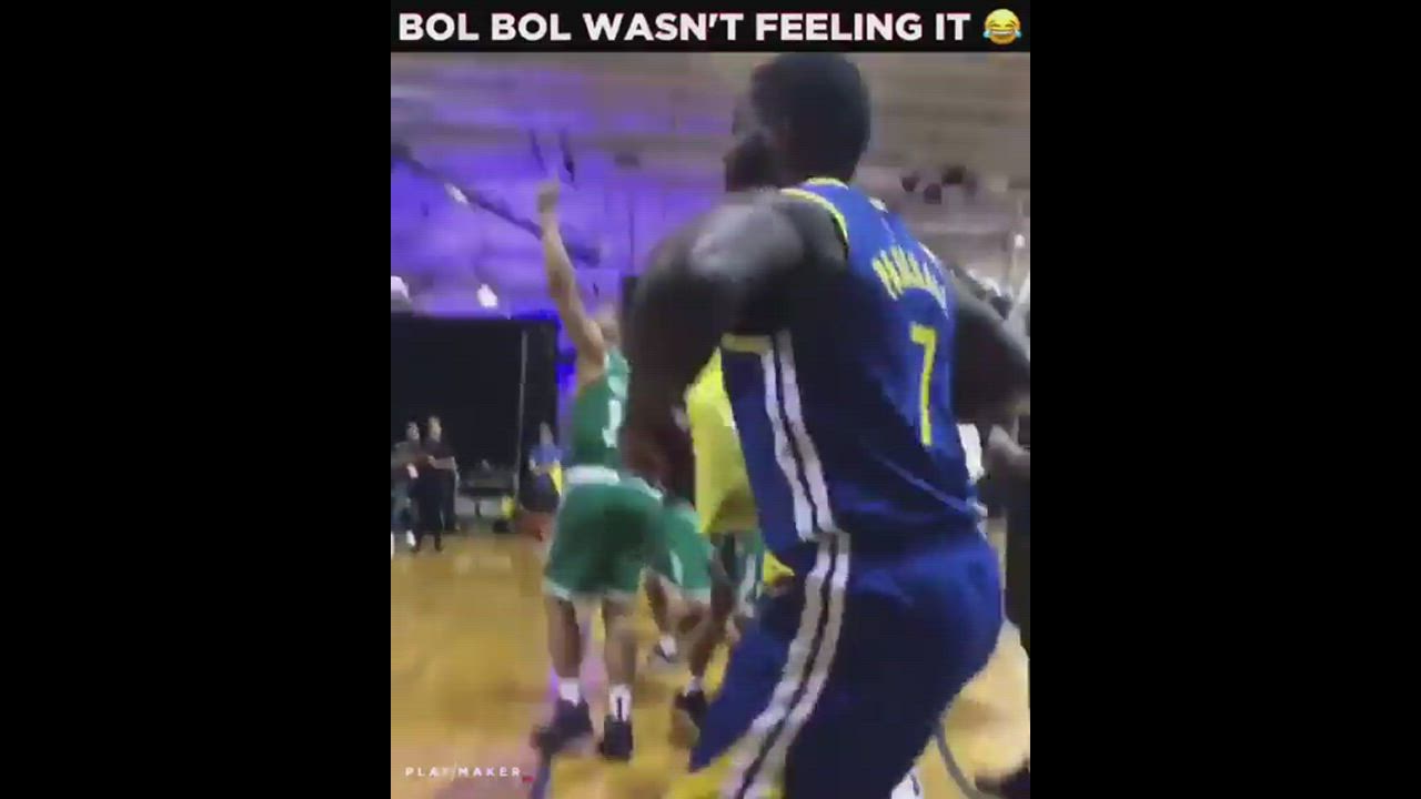 Basketball Funny: What is he even doing?