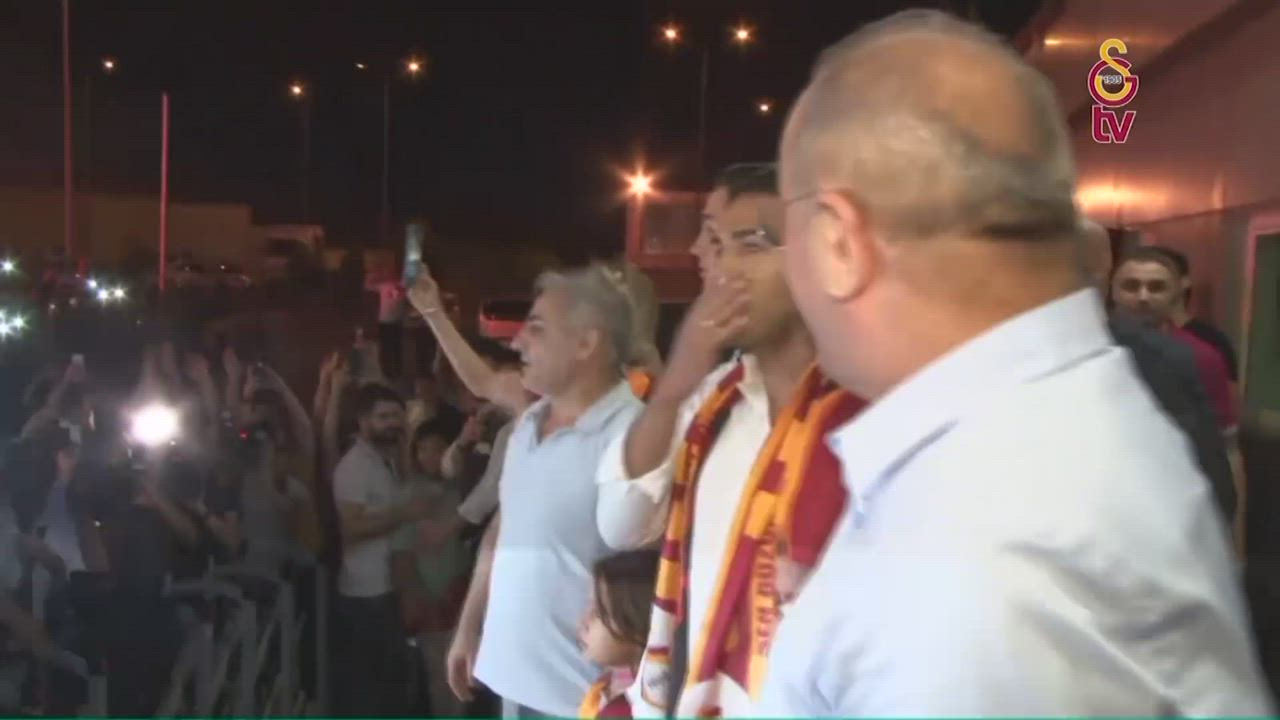 Falcao receives ecstatic welcome in Istanbul as he seals move to Galatasaray