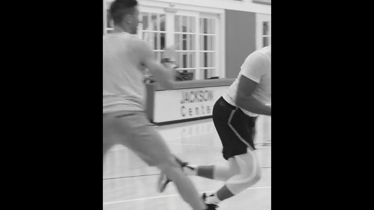 CJ McCollum: Shifting body and showing shoulder guard