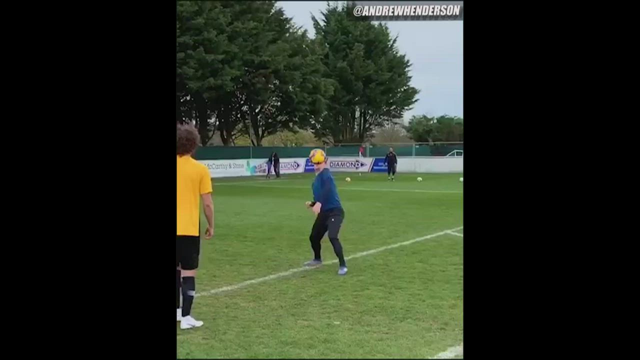 David Luiz teams up with freestyler Andrew Henderson to score some cool goals