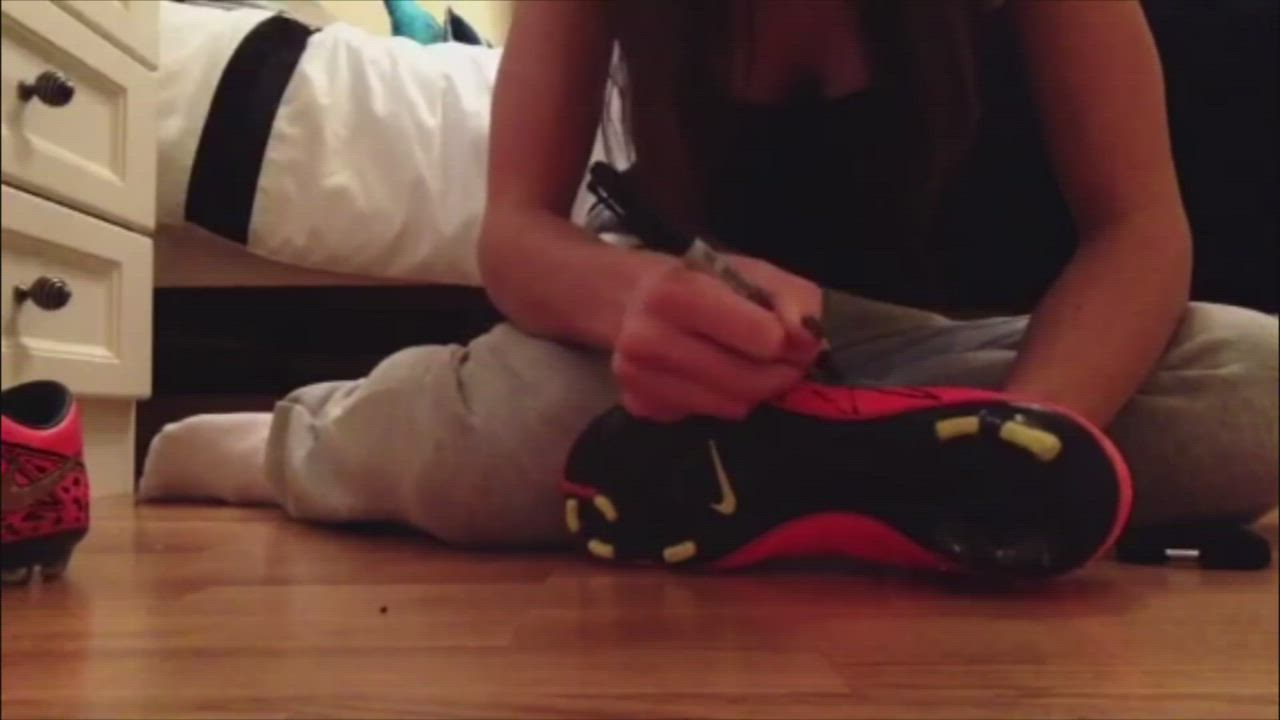 How To Customize Your Football Boots With A Sharpie - Hypervenom || Style