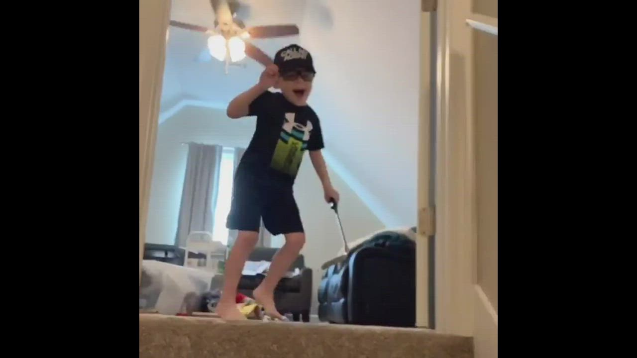 This 5 year old kid is just unbelievable. Poetry in motion!!